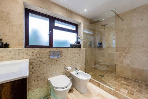 4 Savile Close, New Malden, KT3 5QG