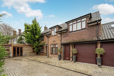 4 Savile Close, New Malden, KT3 5QG