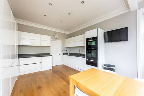 3 bedroom flat to rent, Cremorne Road, Chelsea, London, SW10