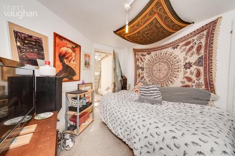 4 bedroom end of terrace house to rent, Powis Road, Brighton BN1