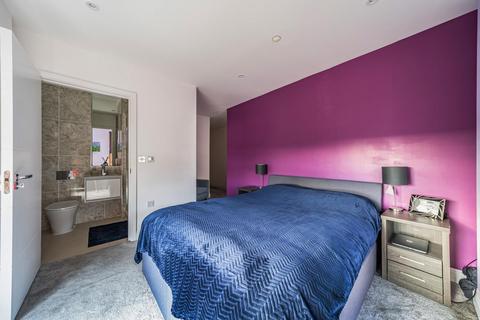3 bedroom flat for sale, Blagdon Road, New Malden