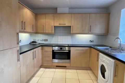 2 bedroom flat to rent, Kings Road, Haslemere, GU27