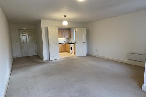 2 bedroom flat to rent, Kings Road, Haslemere, GU27