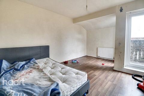 Flat 10, Marine Court Centurion Way, Purfleet-on-thames, RM19 1ZU