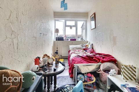 Flat 10, Marine Court Centurion Way, Purfleet-on-thames, RM19 1ZU