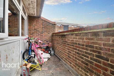 Flat 10, Marine Court Centurion Way, Purfleet-on-thames, RM19 1ZU