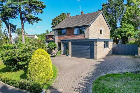 4 bedroom detached house for sale - A Highly Sought After Residential Location in Hawkhurst