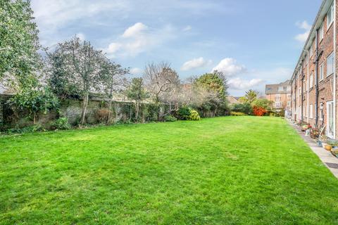 34 Cadogan Court, Sutton, SM2 6LN