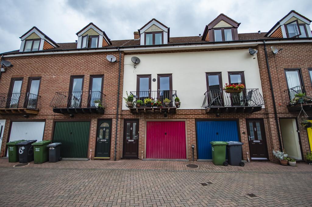 Millside Court, Bewdley, DY12 1AX 3 bed townhouse to rent £975 pcm (£