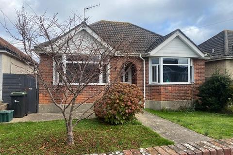 2 bedroom bungalow to rent, Haywards Avenue, Weymouth DT3