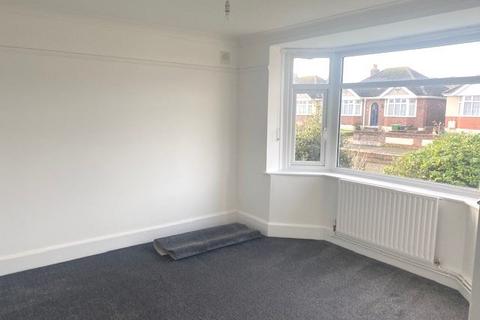 2 bedroom bungalow to rent, Haywards Avenue, Weymouth DT3