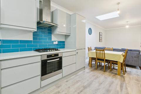 3 bedroom flat to rent, Wandsworth High Street, London