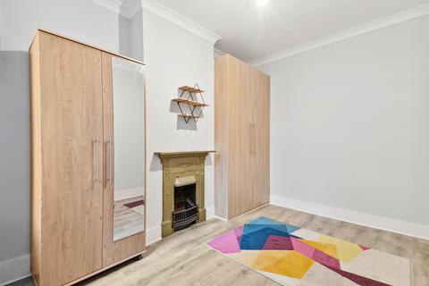 3 bedroom flat to rent, Wandsworth High Street, London