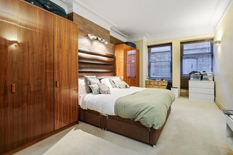 1 bedroom apartment for sale, Kensington Court Gardens, London, W8