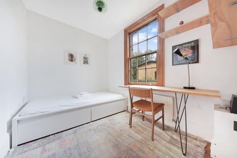 2 bedroom end of terrace house to rent, Cassland Road, Hackney