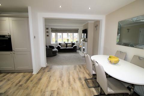 13 Kennet Close, Upminster, RM14 1ST