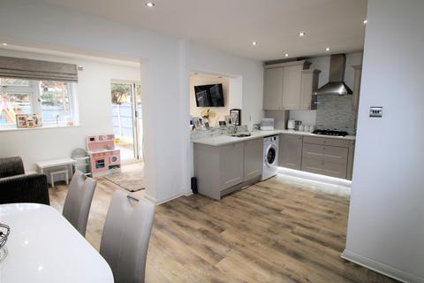 13 Kennet Close, Upminster, RM14 1ST
