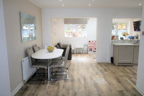 13 Kennet Close, Upminster, RM14 1ST