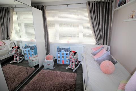 13 Kennet Close, Upminster, RM14 1ST