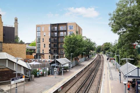 undefined, Kew Bridge Road, Brentford, TW8