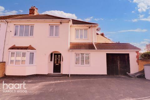 54 Coombe Road, Romford, RM3 0TX