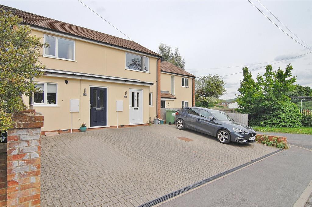 Midland Road, Stonehouse... 2 bed terraced house £225,000