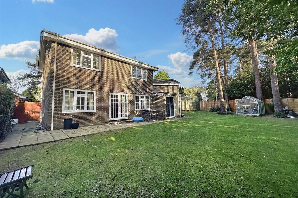 Ferndown 4 bed detached house for sale £550,000