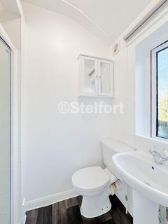 Studio to rent, Colney Hatch Lane, London, N10