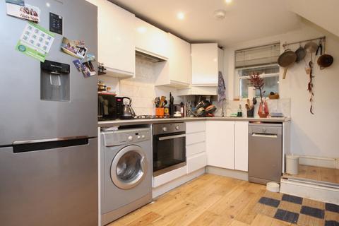 2 bedroom flat to rent, Queens Drive, Finsbury Park, N4