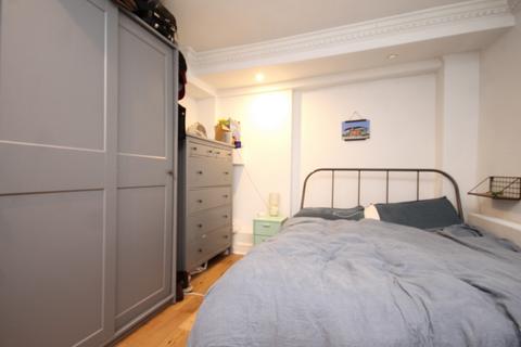 2 bedroom flat to rent, Queens Drive, Finsbury Park, N4