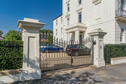 2 bedroom apartment for sale, Newbold Terrace Leamington Spa, Warwickshire, CV32 4EG