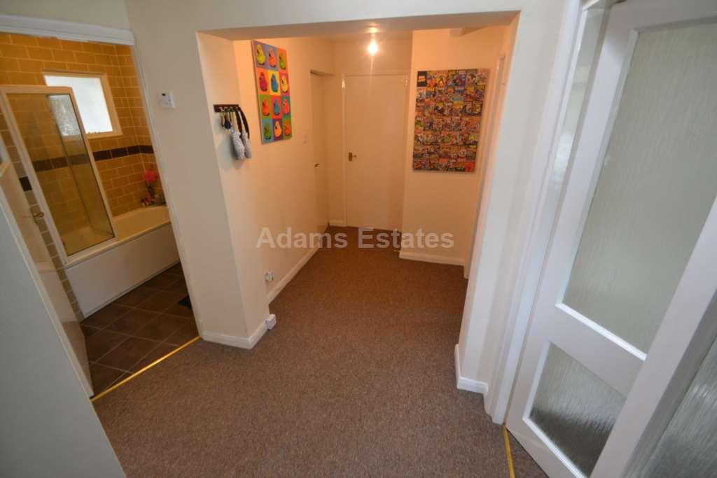 Whitby Drive, Reading 2 bed bungalow £1,495 pcm (£345 pw)