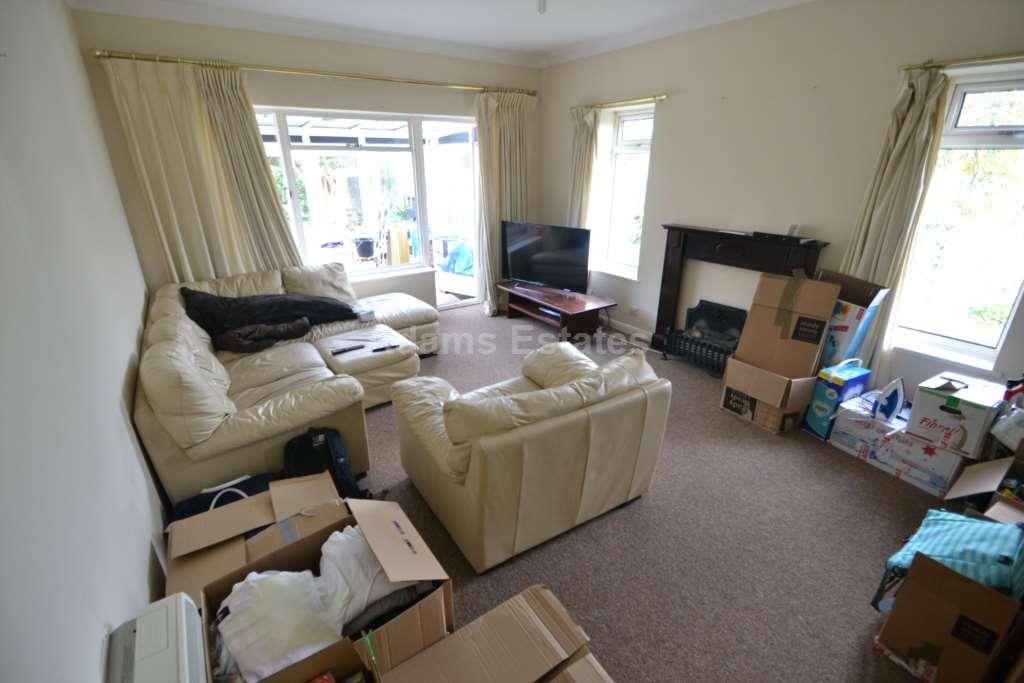 Whitby Drive, Reading 2 bed bungalow £1,495 pcm (£345 pw)