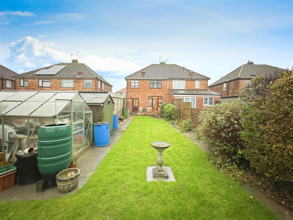 Kings Drive, Leicester Forest East, Leicester, LE3 3JB 3 bed semidetached house for sale £250,000