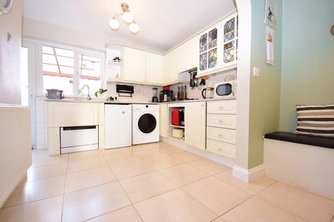2 bedroom terraced house to rent, Whitmore Way, Basildon, SS14