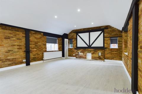 3 bedroom bungalow to rent, Murray Road, Ottershaw, Chertsey, KT16