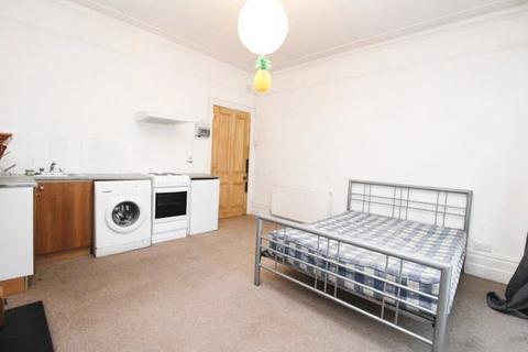 Studio to rent, Penerley Road, London SE6