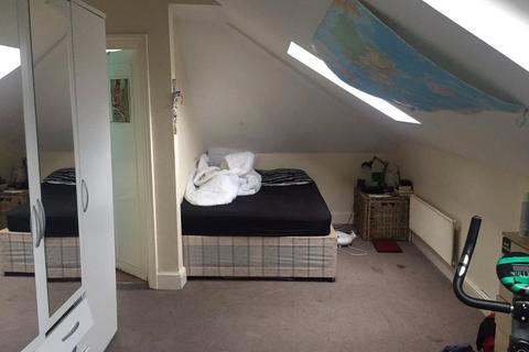 1 bedroom in a house share to rent, Bromley Road, London SE6