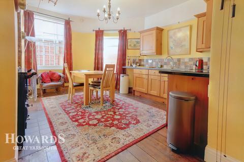 5 bedroom end of terrace house for sale, St Georges Road, Great Yarmouth