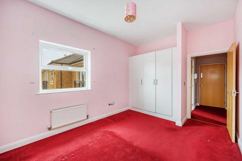 106 White Lodge Close, Isleworth, TW7 6TR