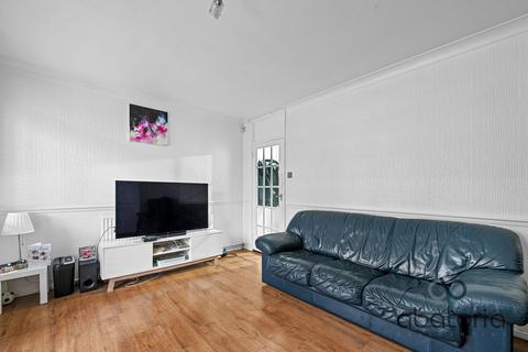 3 bedroom maisonette for sale - Wyllen Close, London, E1
