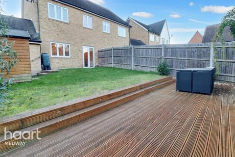 4 bedroom semi-detached house to rent, Clayhill Gardens, Rochester