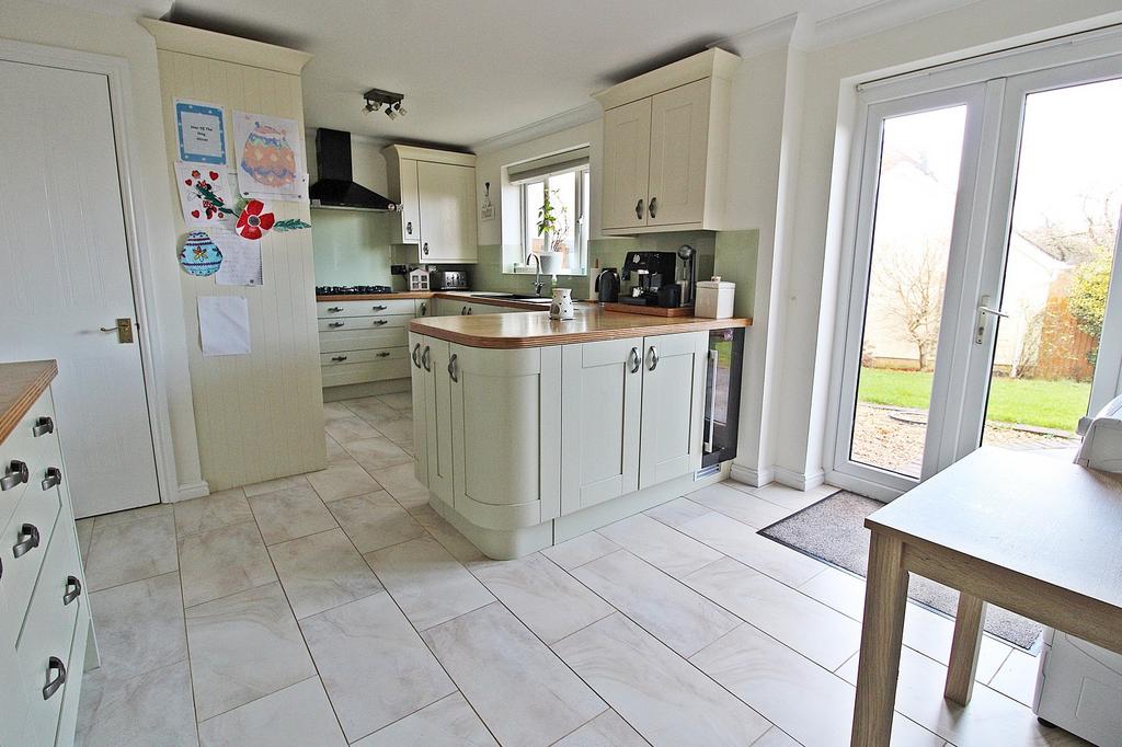 Llantrisant, Pontyclun CF72 4 bed detached house for sale £445,000