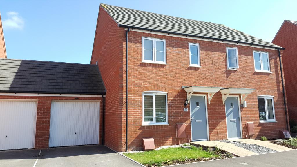 Crocker Way, Wincanton BA9 3 bed semidetached house £1,100 pcm (£254 pw)