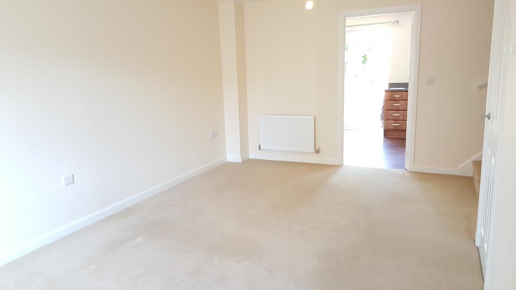 Crocker Way, Wincanton BA9 3 bed semidetached house £1,100 pcm (£254 pw)