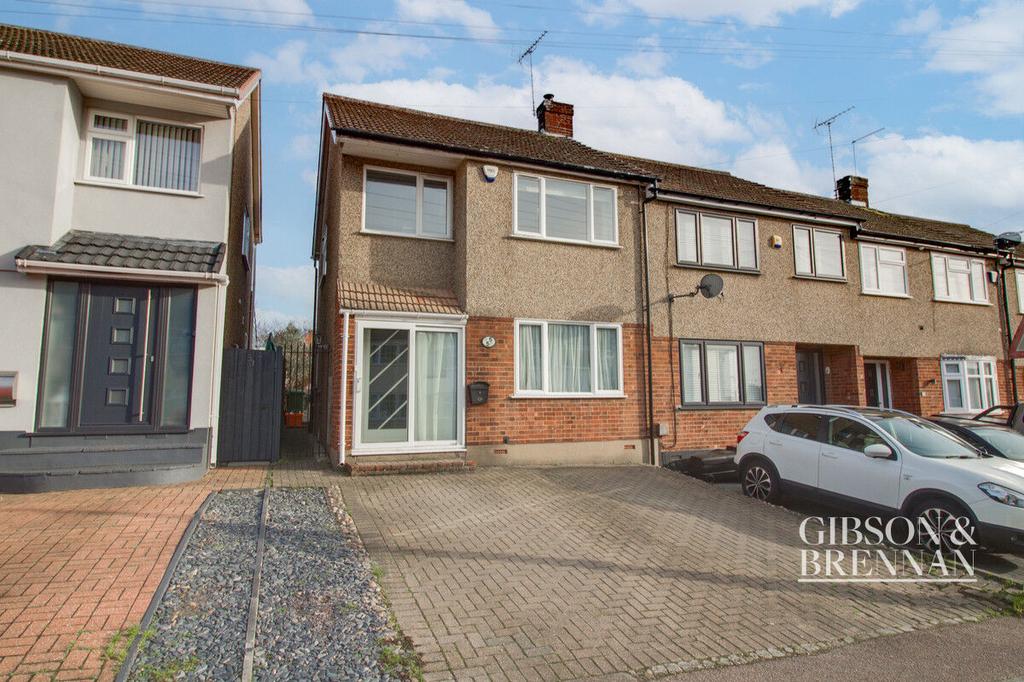 Passingham Avenue, Billericay, CM11 3 bed terraced house for sale £385,000