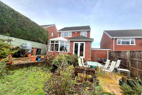 3 bedroom detached house for sale, Squirrels Hollow, Burntwood