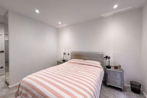 2 bedroom flat for sale, Grenville Place, Sarason Apartments, NW7
