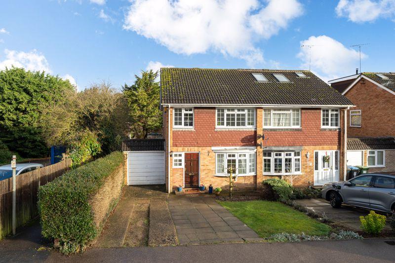 London Road, Markyate 3 bed semidetached house for sale £475,000