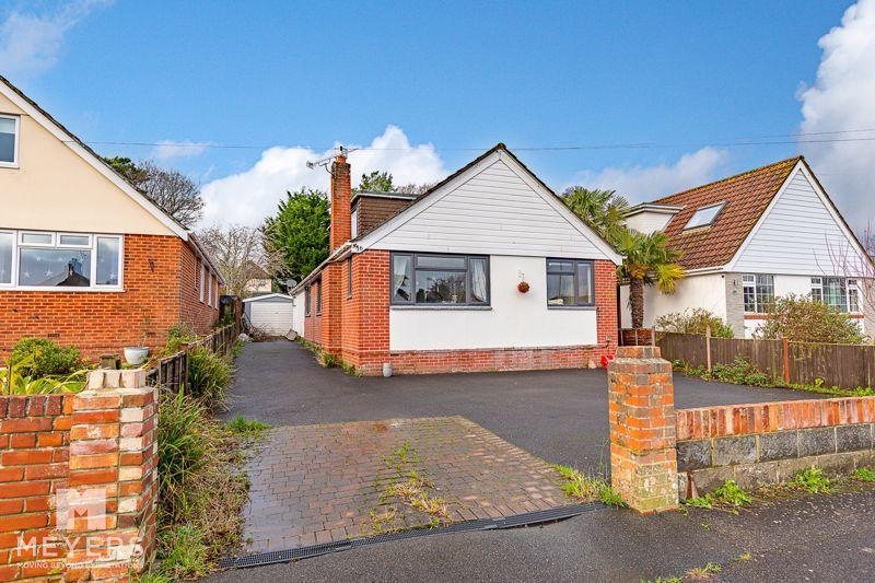 Bognor Road, Broadstone, BH18 5 bed detached house for sale £575,000